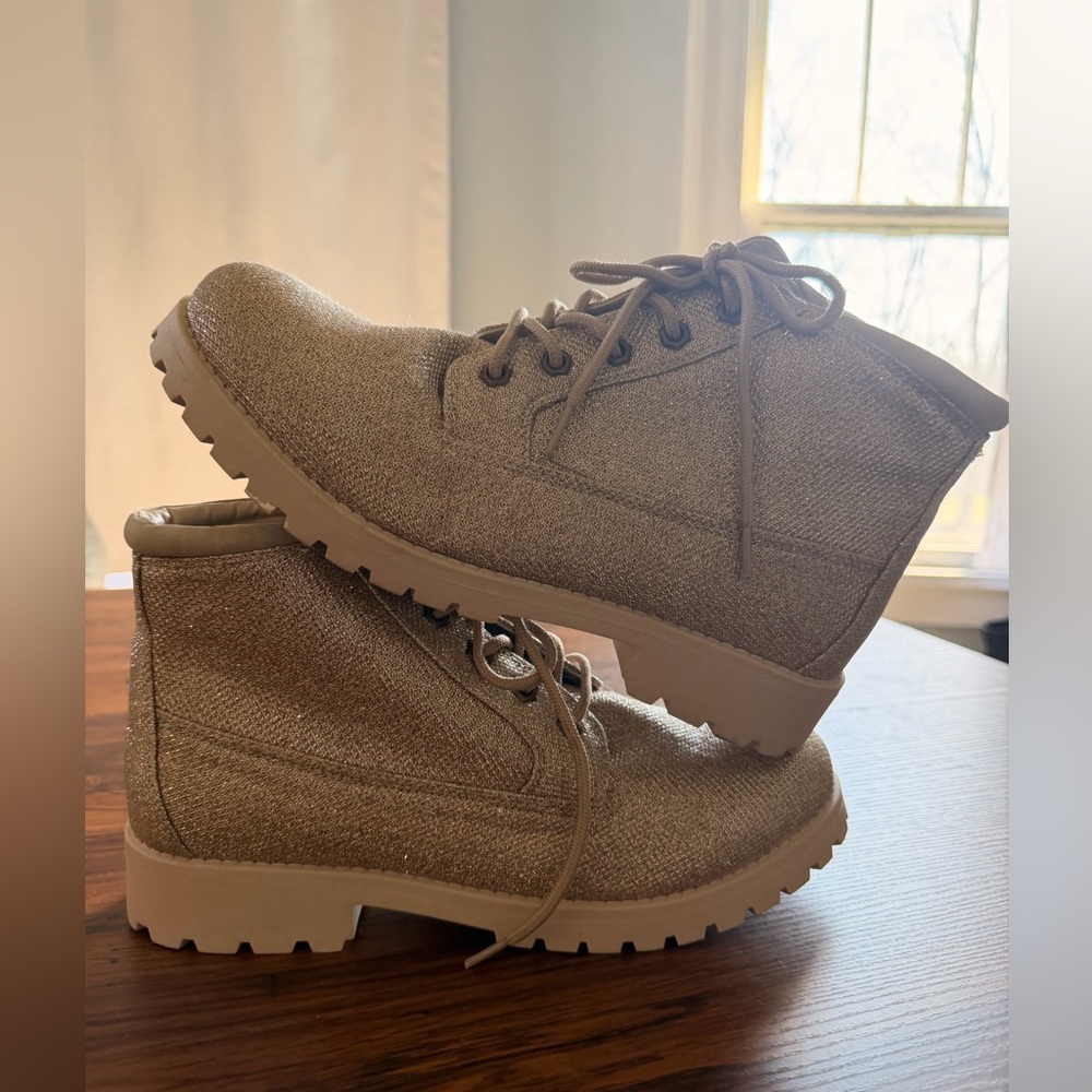NWT Cliffs Women’s Fashion Boots